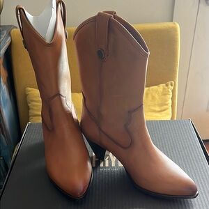 Frye Women's Tan Heeled Boots